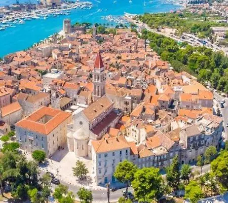 Guesthouse Ana Trogir Old Town 3*