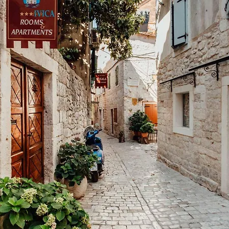 Guesthouse Ana Trogir Old Town 3*