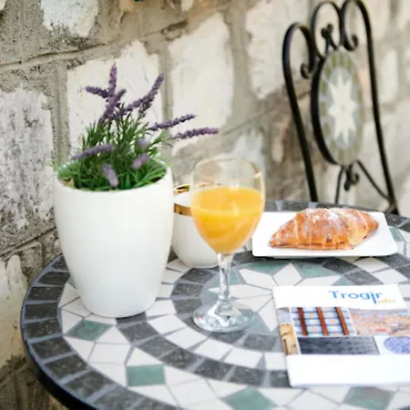 Guesthouse Ana Trogir Old Town Guest house 3*