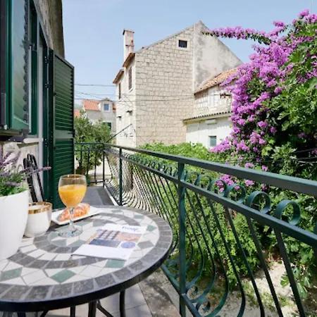 Guest house Guesthouse Ana Trogir Old Town 3*