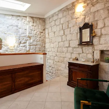 Guesthouse Ana Trogir Old Town Guest house 3*