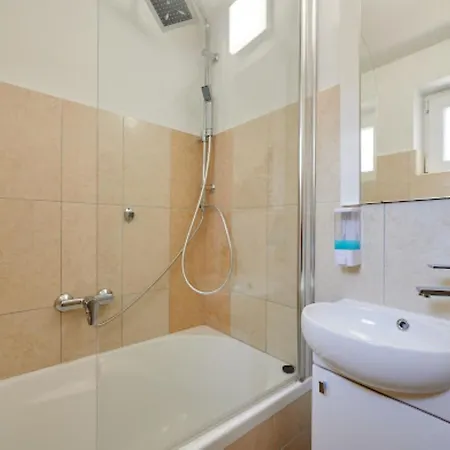 Guest house Guesthouse Ana Trogir Old Town 3*