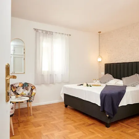 Guesthouse Ana Trogir Old Town 3*