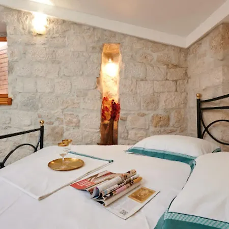 Guest house Guesthouse Ana Trogir Old Town 3*